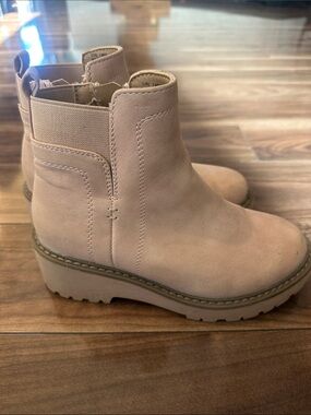 Kohl's Girls' Beige Faux Suede Platform Chelsea Boots